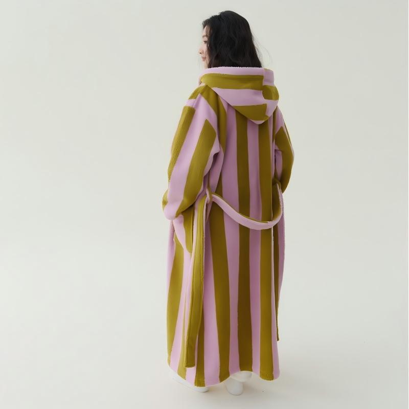 The Cloud Cocoon: Hooded bathrobe